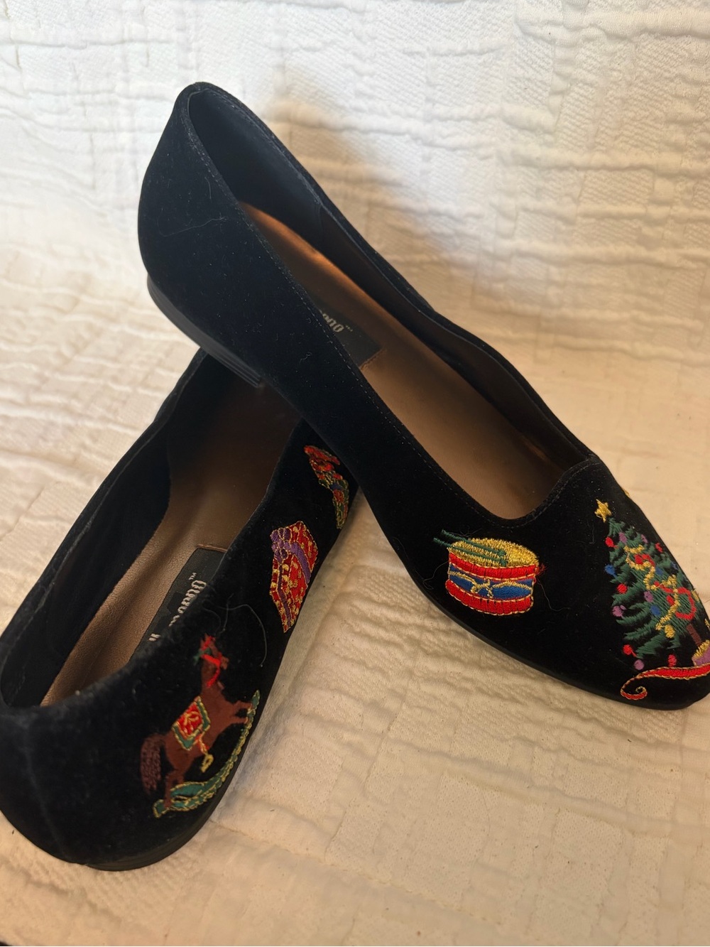 ellemenno Black Velvet Embroidered Holiday Flats -Sz 37